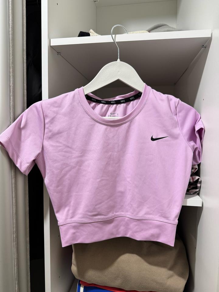 Кроп-топ Nike