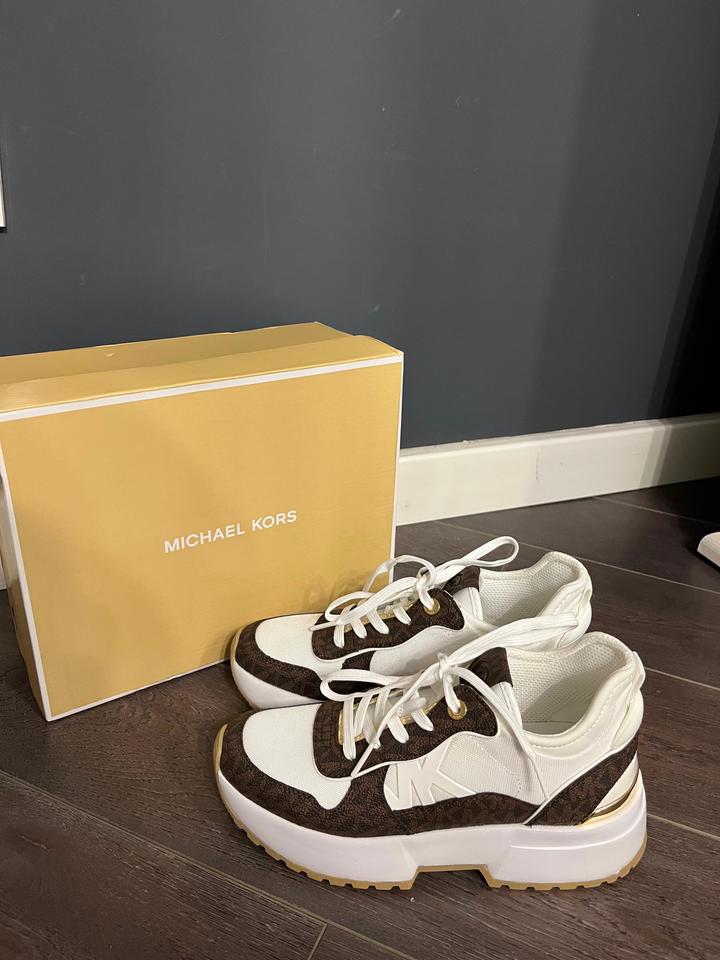 Кросовки от Michael Kors