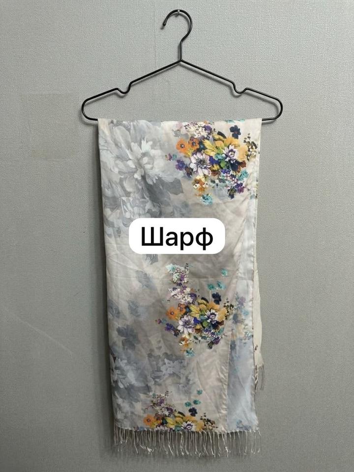 Шарф с цветочным принтом