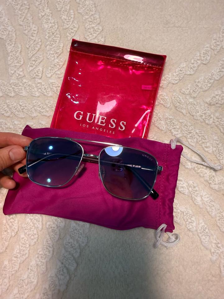 Солнцезащитные очки Guess