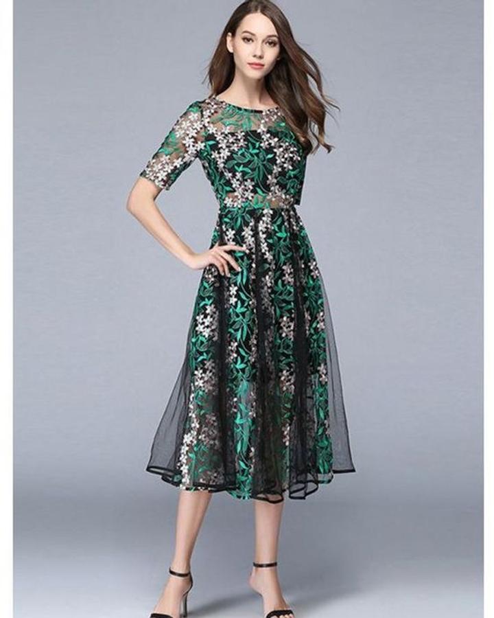 Платье с цветочной вышивкой