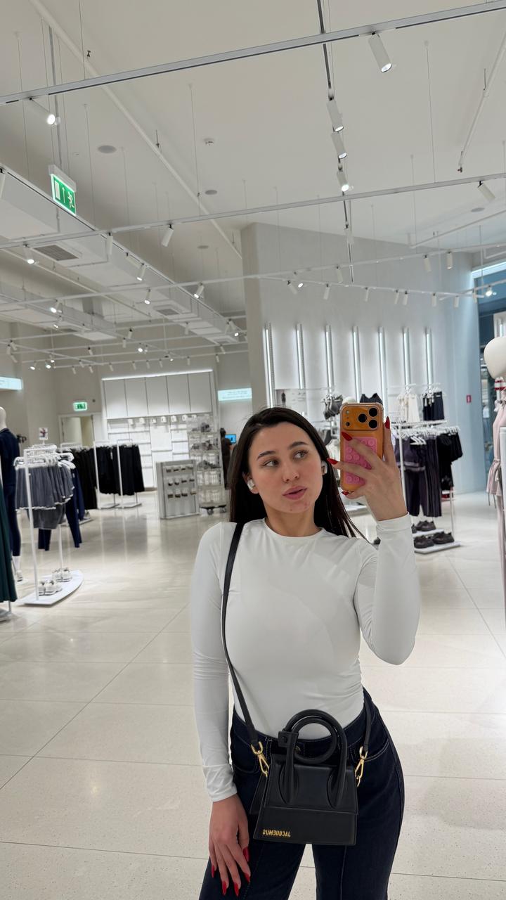 Pull & Bear Белый лонгслив Pull bear . Размер S. Материал скимс