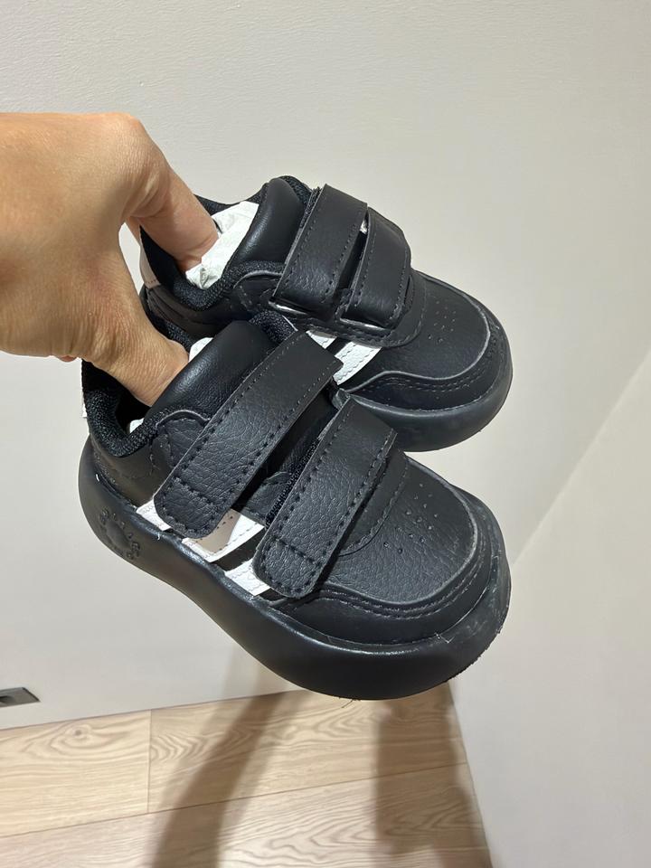 Кроссовки adidas для мальчика