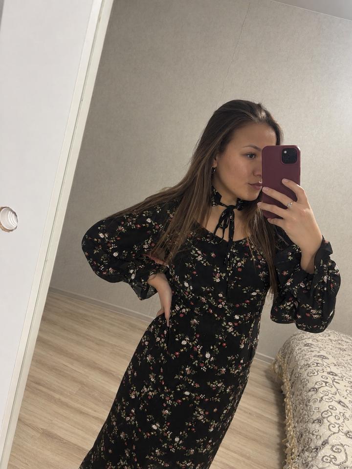 Платье миди с цветочным принтом и завязками