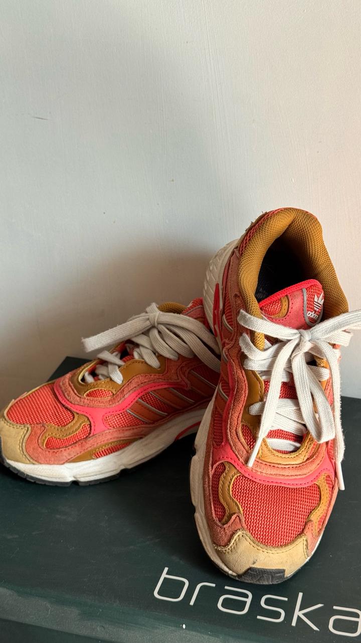 Кроссовки adidas