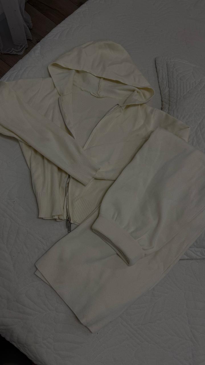 Трикотажный спортивный костюм
