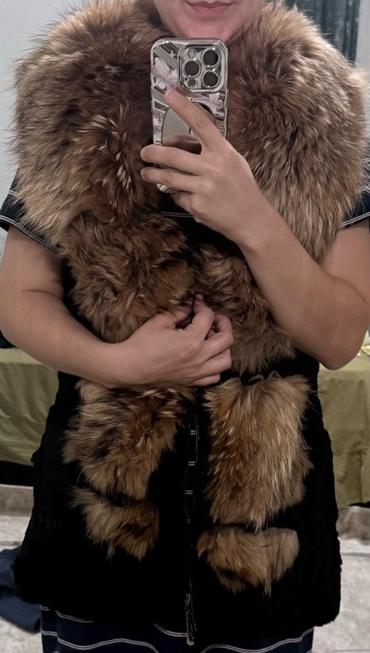 Женская жилетка с мехом