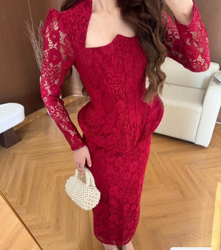 Кружевное платье с корсетом