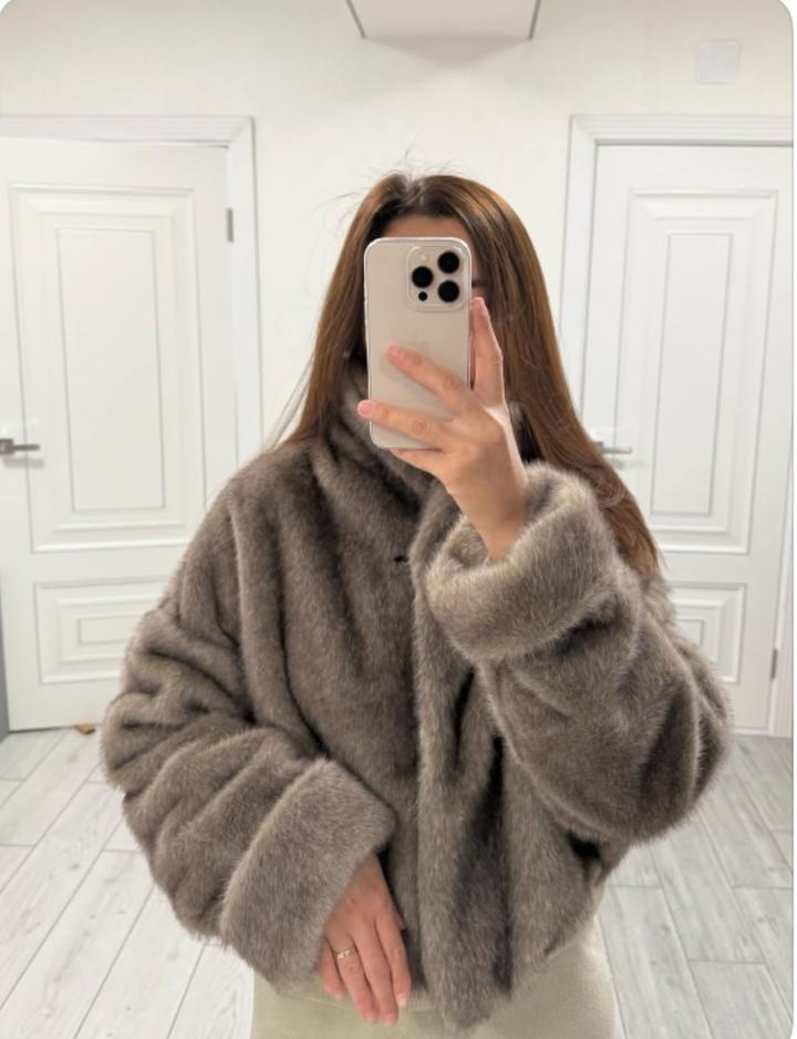 Укороченная шуба из искусственного меха