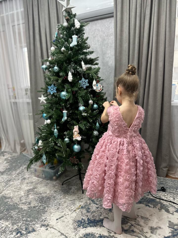 Платье для девочки с объемными цветами