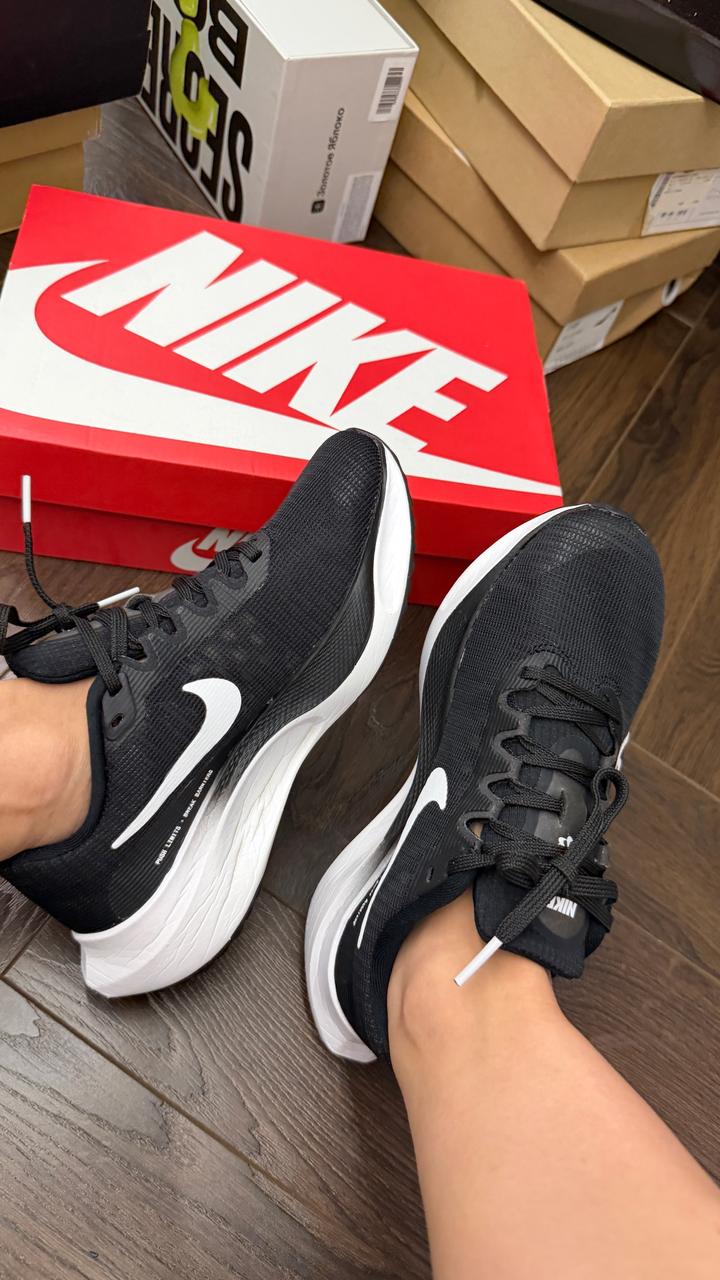 Кроссовки Nike 37.5 размер оригинал. Для фитнеса и спорта