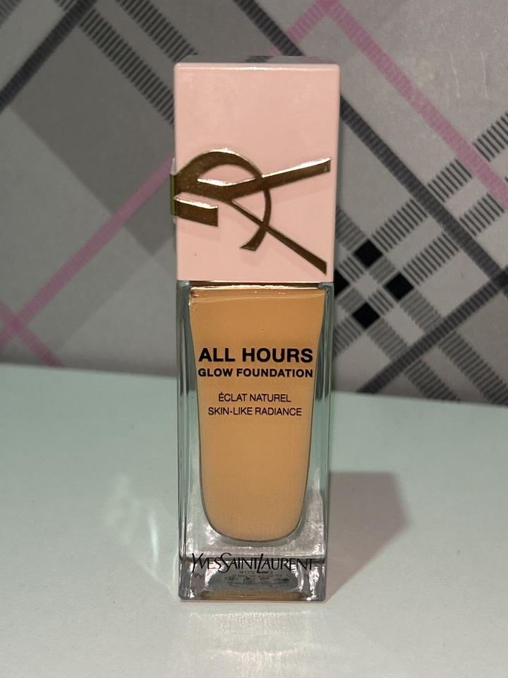 Yves Saint Laurent All Hours Glow Foundation