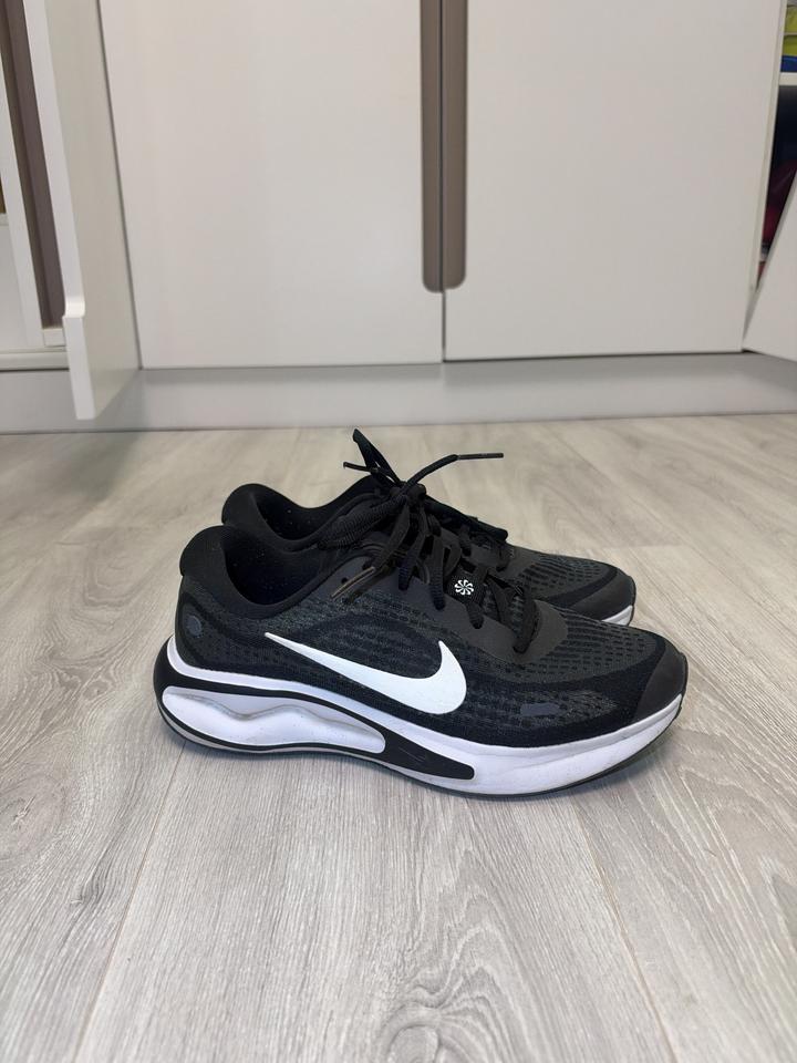 Кроссовки Nike