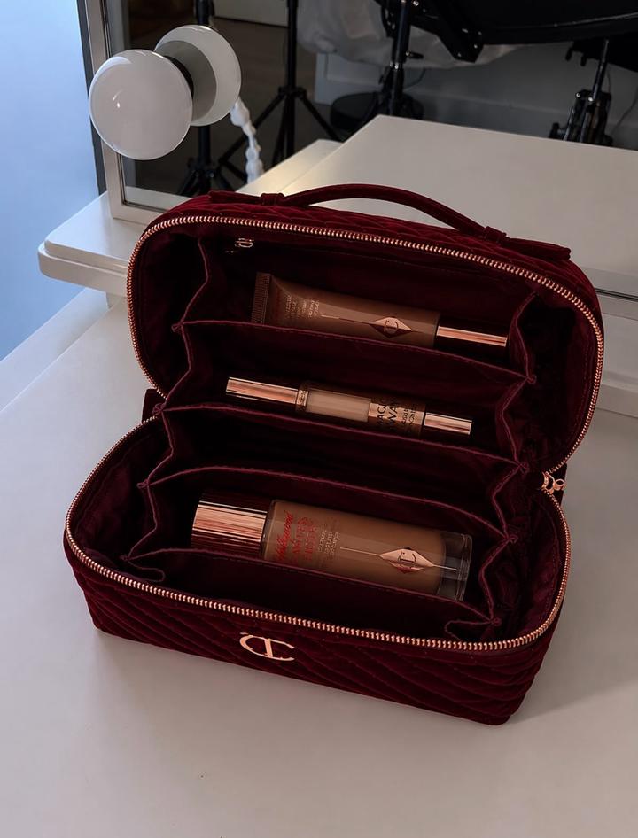Косметичка Charlotte Tilbury