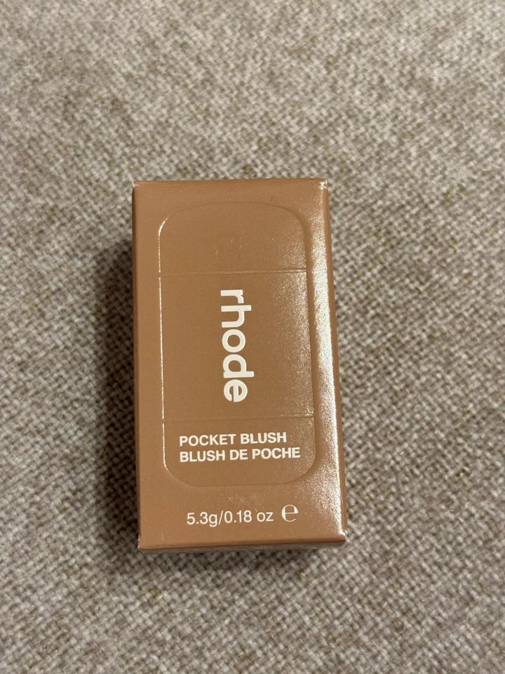Румяна Rhode Pocket Blush Piggy