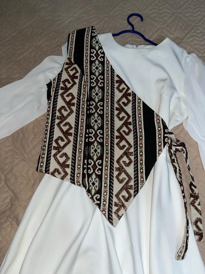 Национальное платье с орнаментом