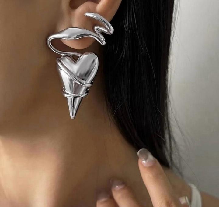Серьги в форме сердца