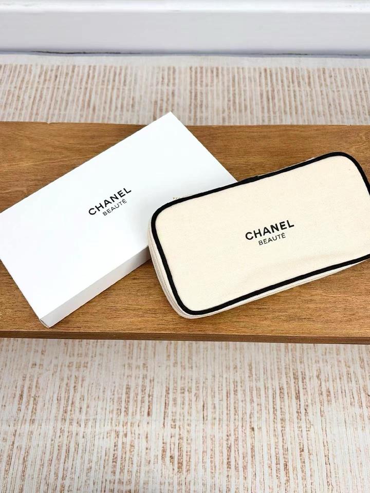 Косметичка CHANEL BEAUTÉ