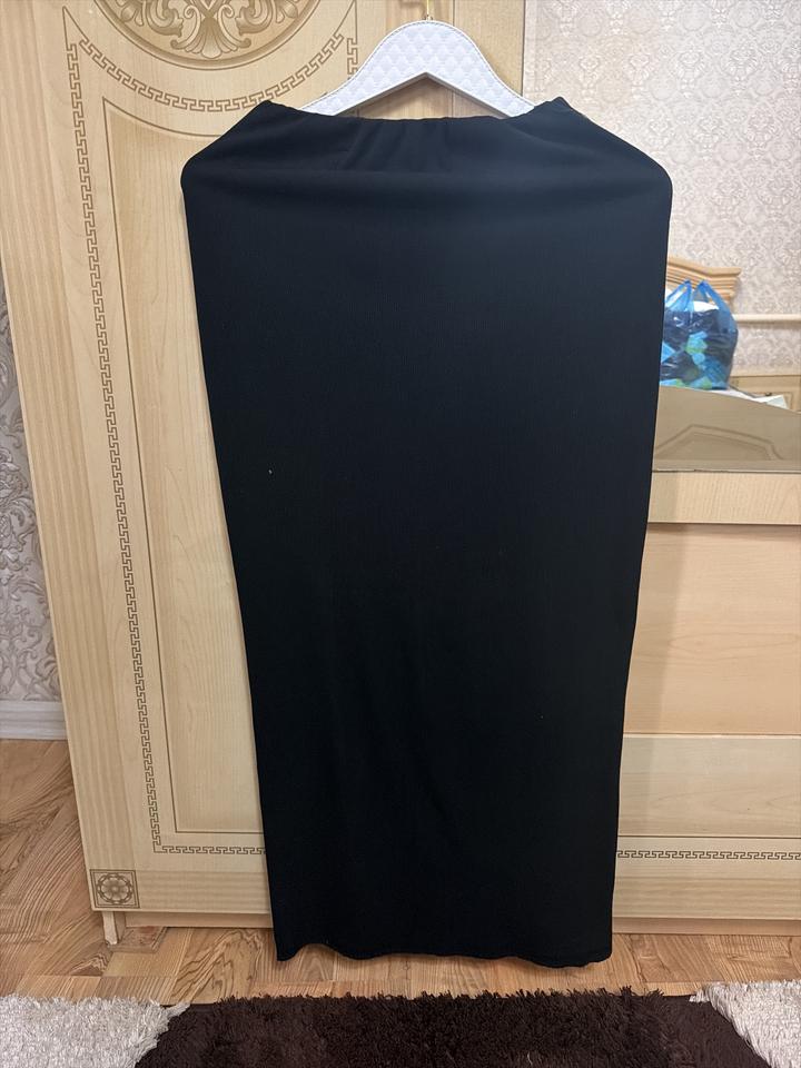 Две классические чёрные юбки макси и миди