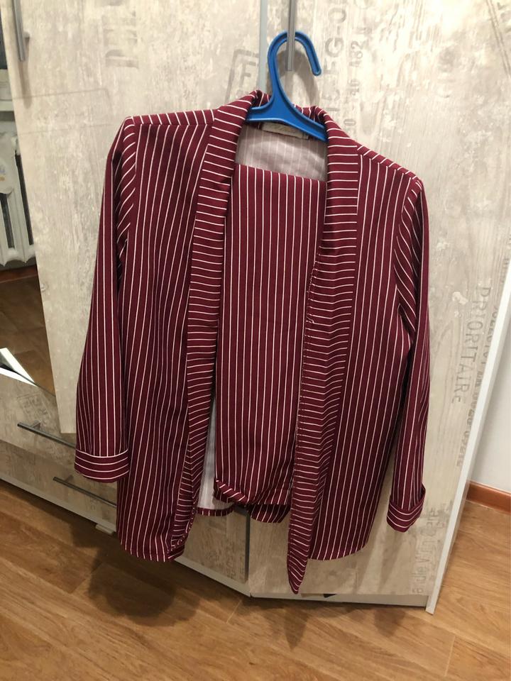 Женский костюм в полоску