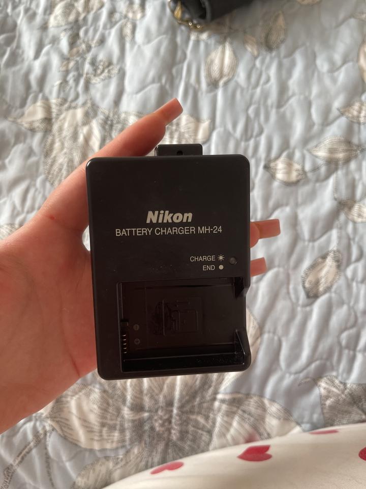 Зарядное устройство Nikon MH-24