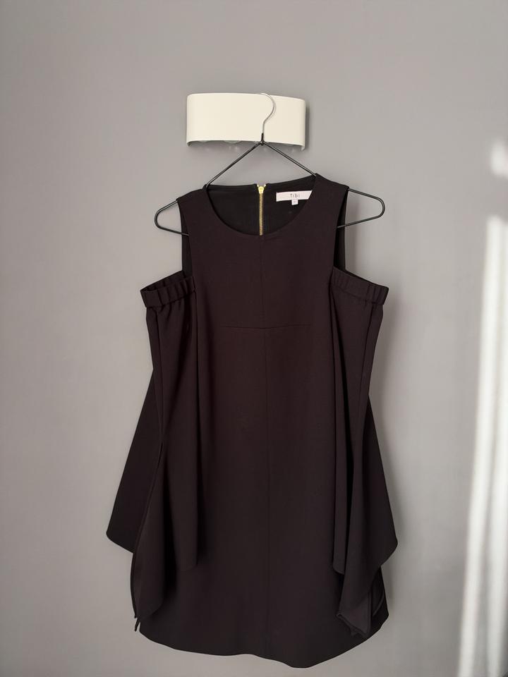 Tibi Платье с открытыми плечами