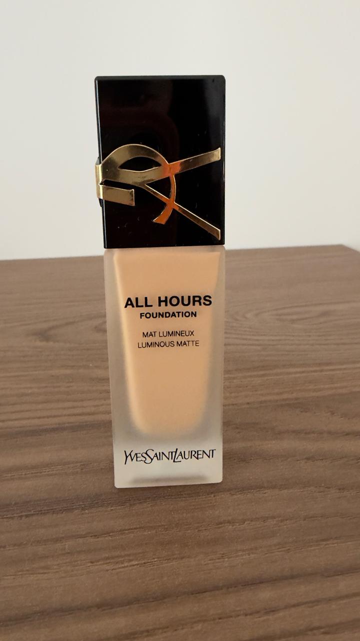 Тональный крем Yves Saint Laurent All Hours Foundation