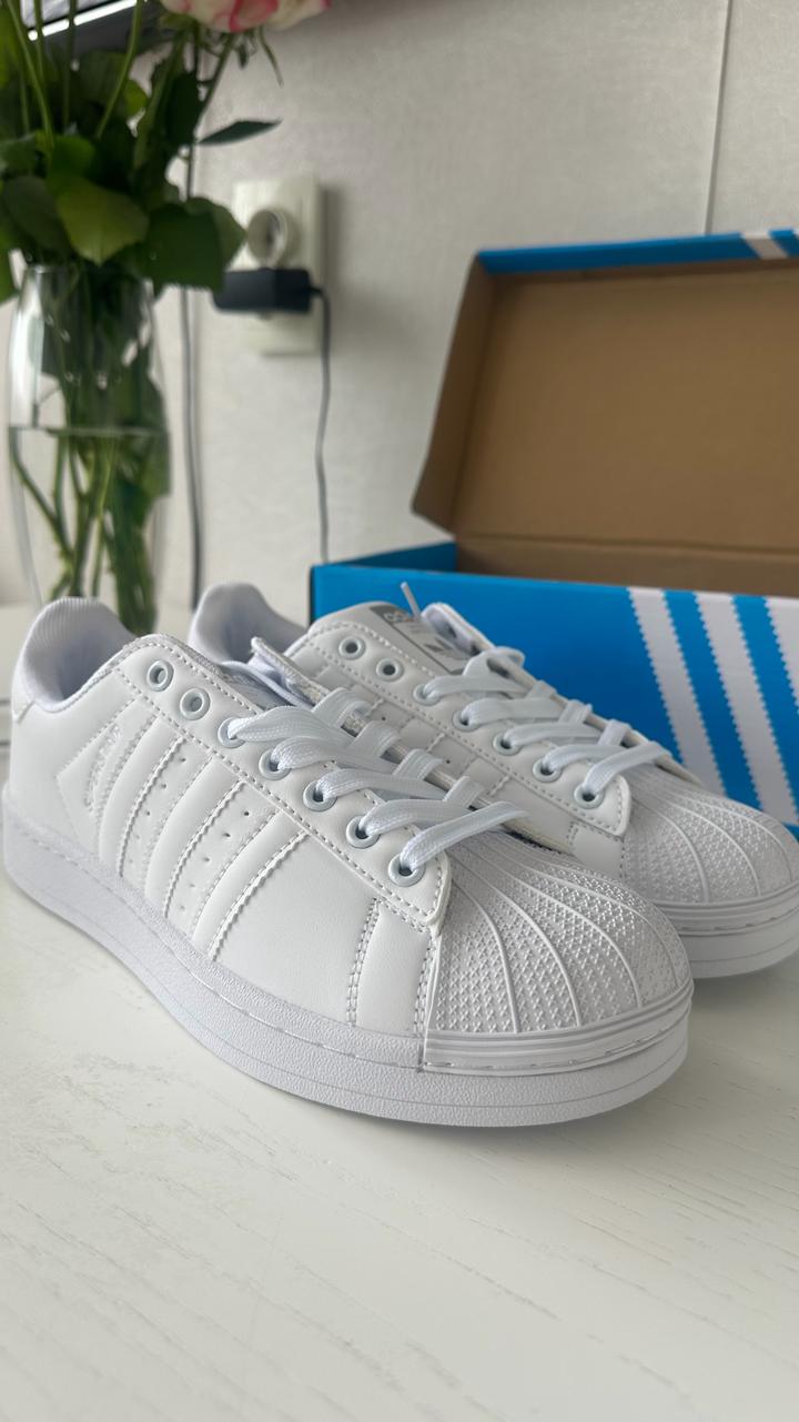 Кроссовки adidas Superstar