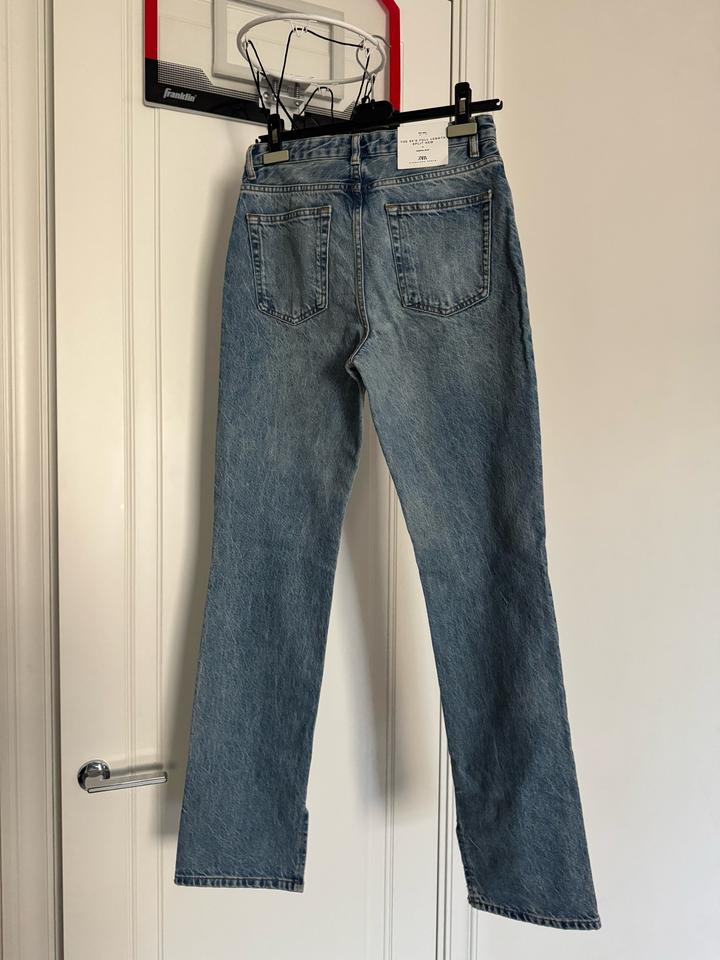 Джинсы Zara 90's Full Length Split Hem