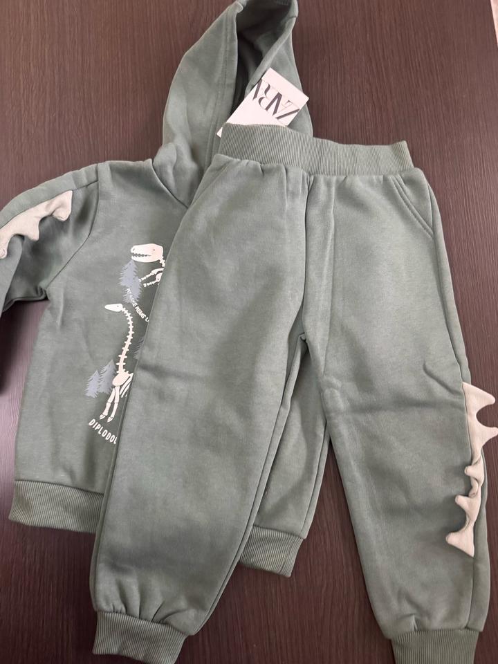 Костюм ZARA с принтом динозавров