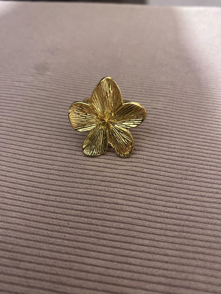 Кольцо с цветком