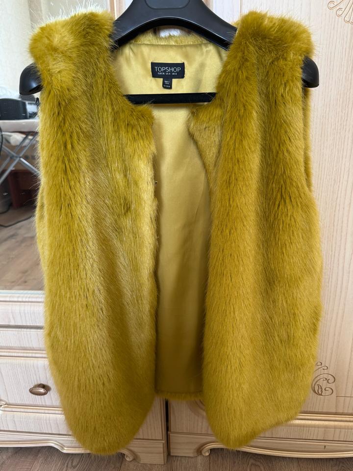 Жилет TOPSHOP меховой