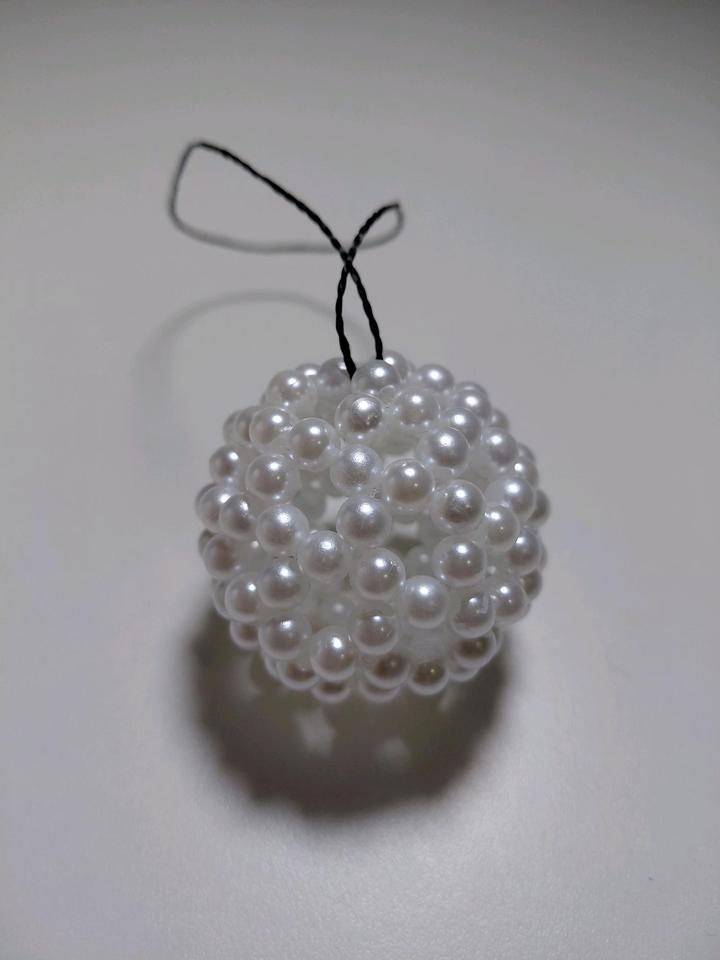 Елочная игрушка из бусин