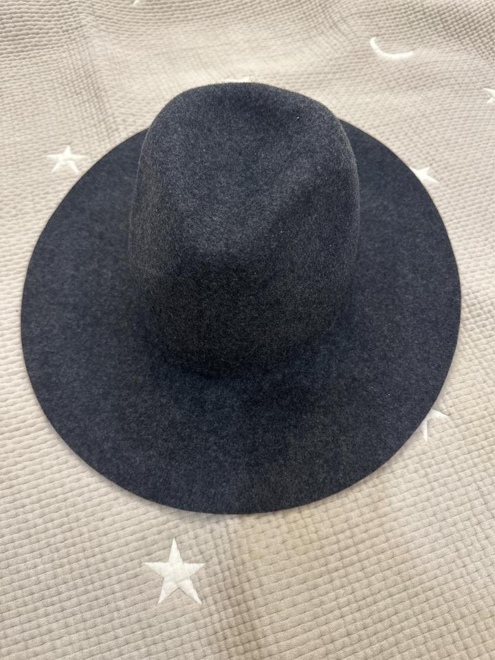 Шляпа ZARA шерстяная