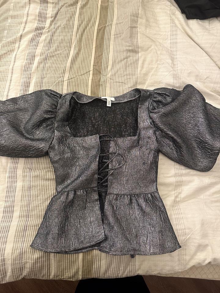 H&M нарядный топ на шнуровке