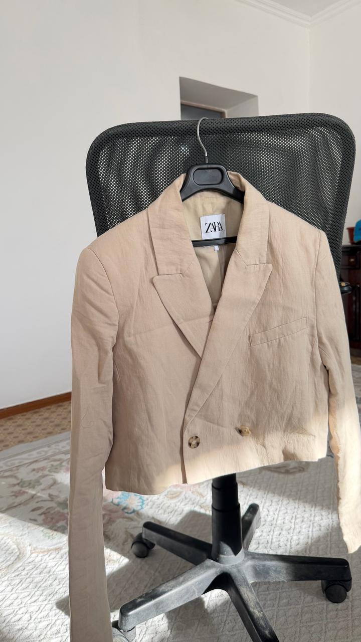 Укороченный двубортный жакет ZARA