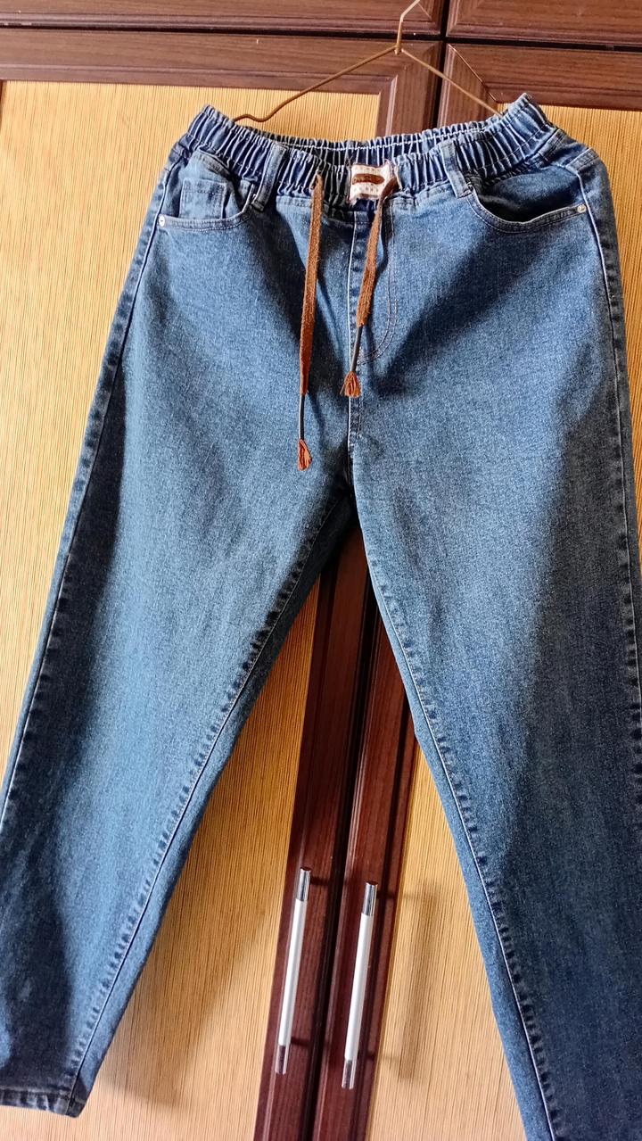 Джинсы женские