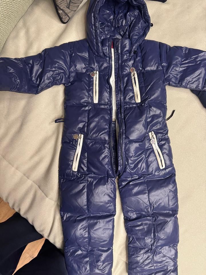 Утепленный комбинезон Moncler