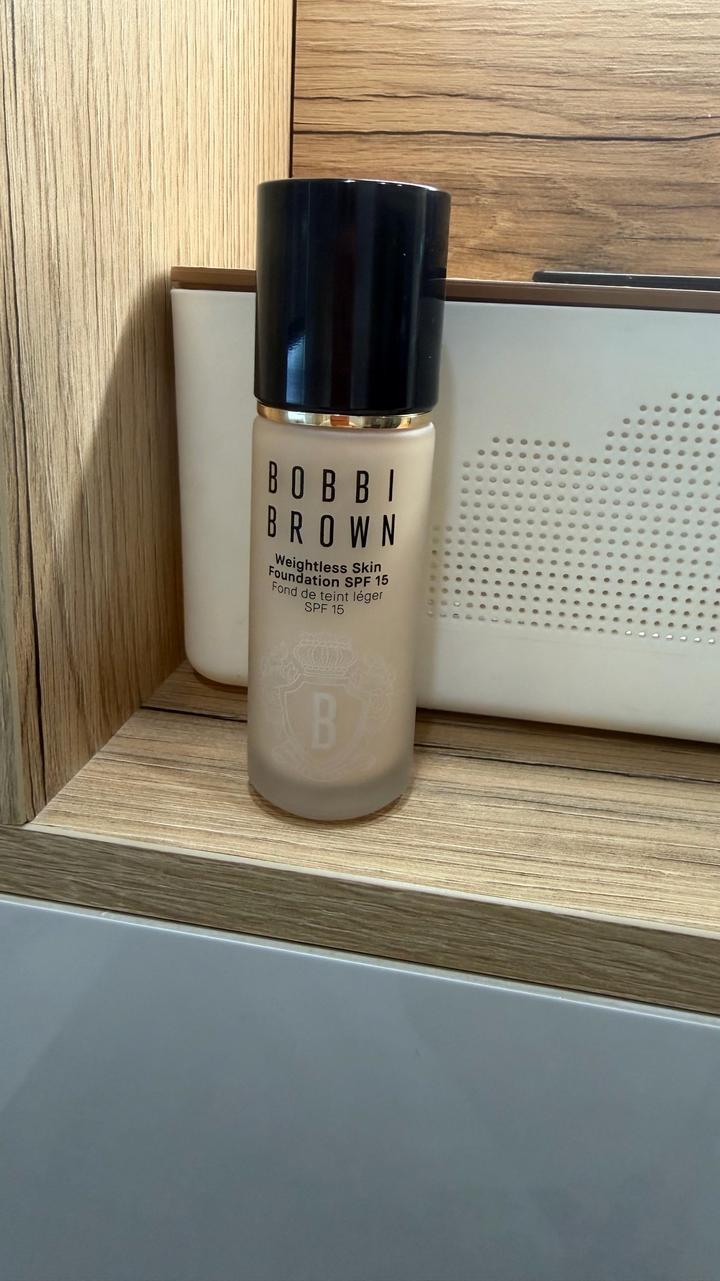 Тональный крем Bobbi Brown Weightless Skin Foundation SPF 15