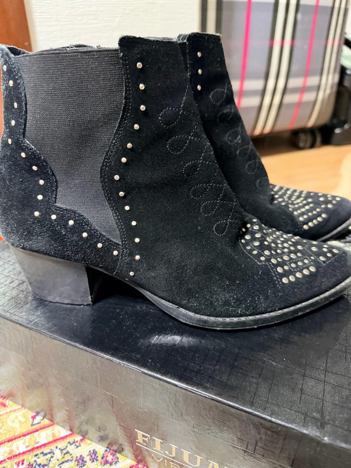 Замшевые ботинки казаки River Island