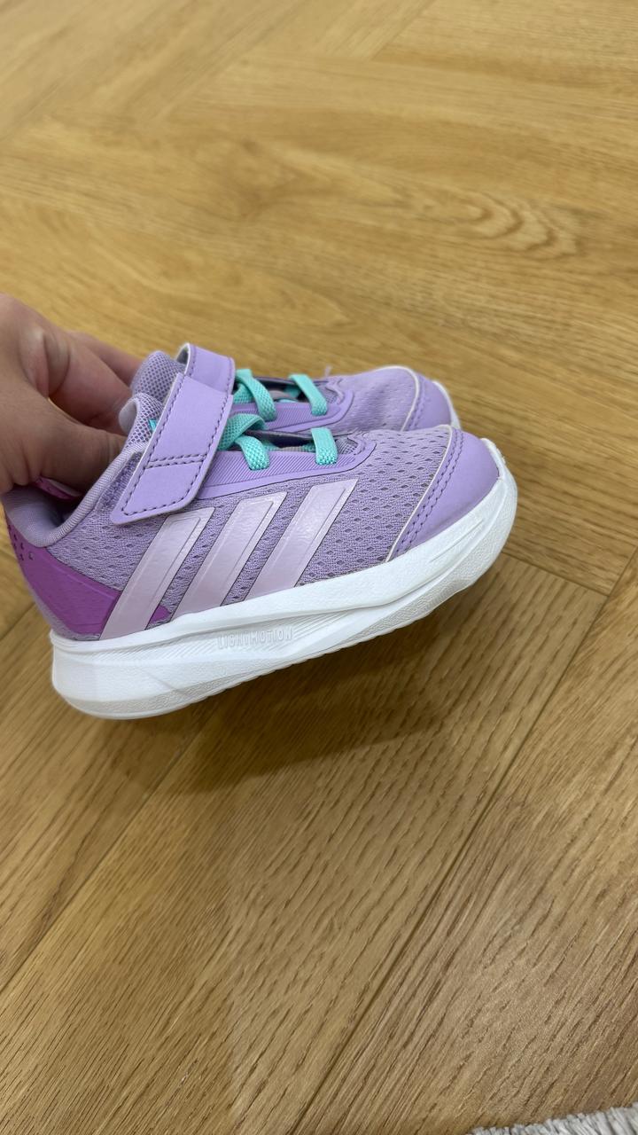 Кроссовки adidas для девочки