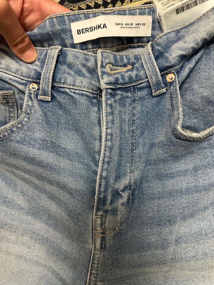 Джинсы Bershka