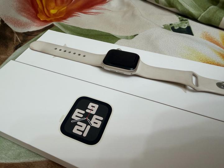 Apple Watch SE (Gen 2) 40mm Starlight