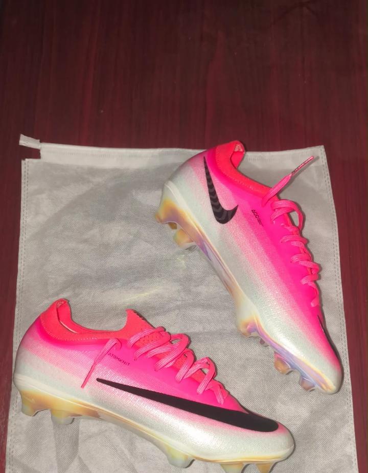 Футбольные бутсы Nike Mercurial