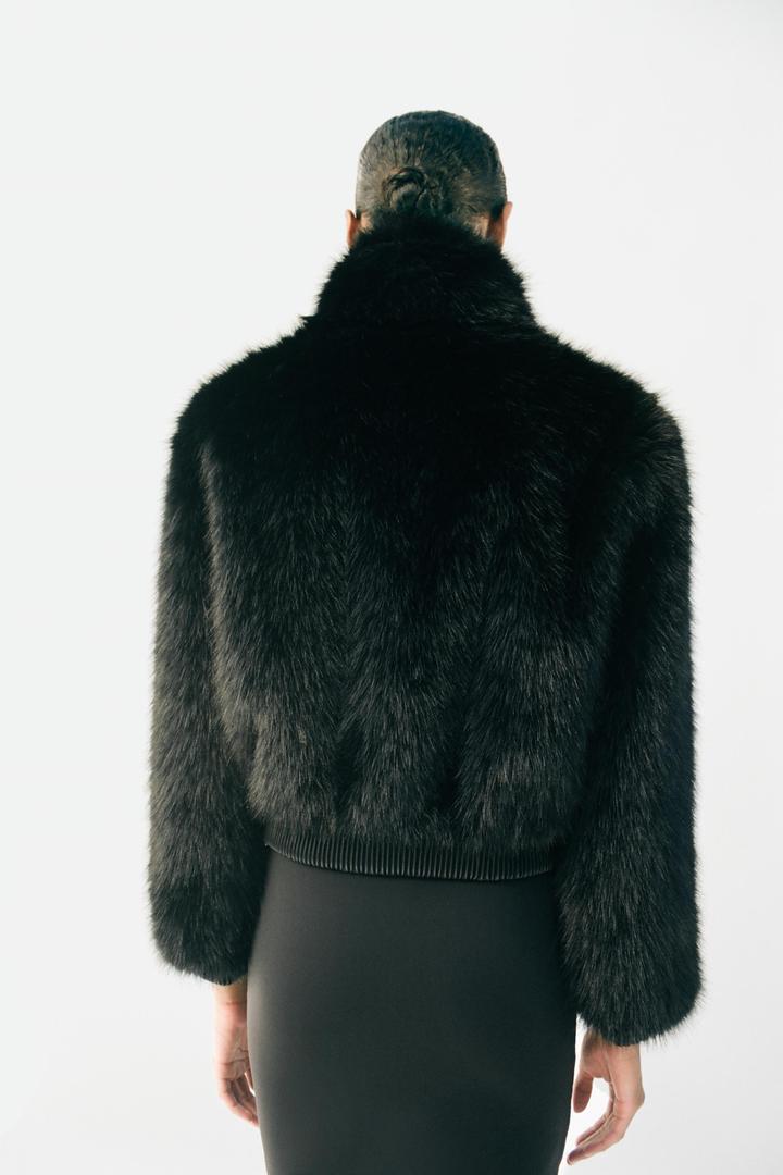 Zara Бомбер из искусственного меха чёрный