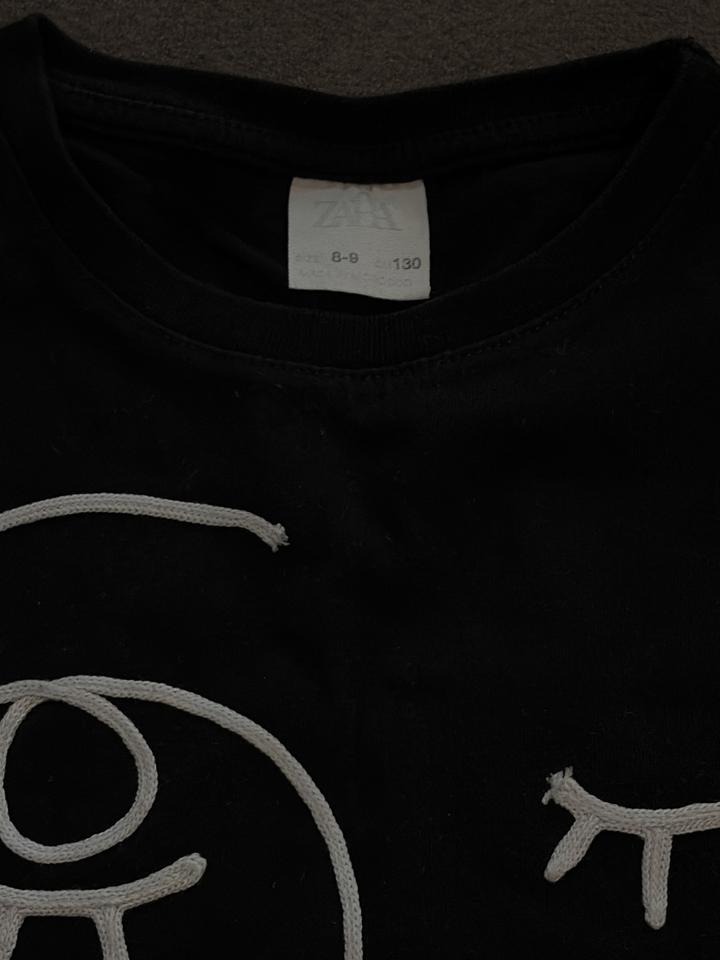 Футболка ZARA с абстрактным принтом