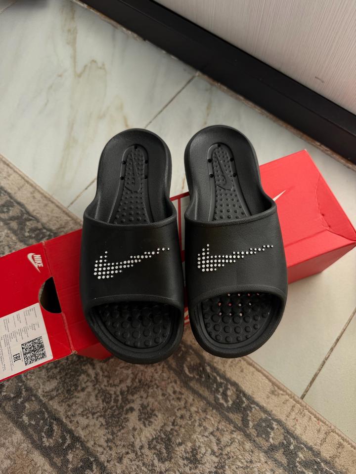 Шлепанцы Nike