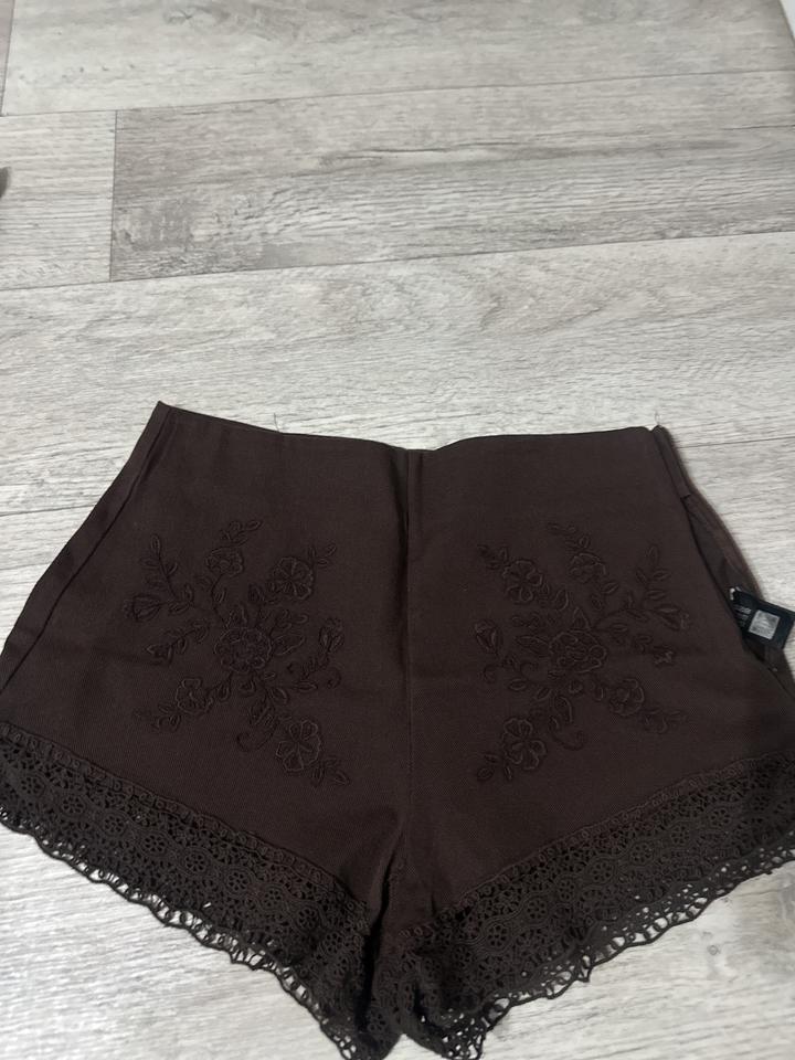 Шорты Zara с вышивкой