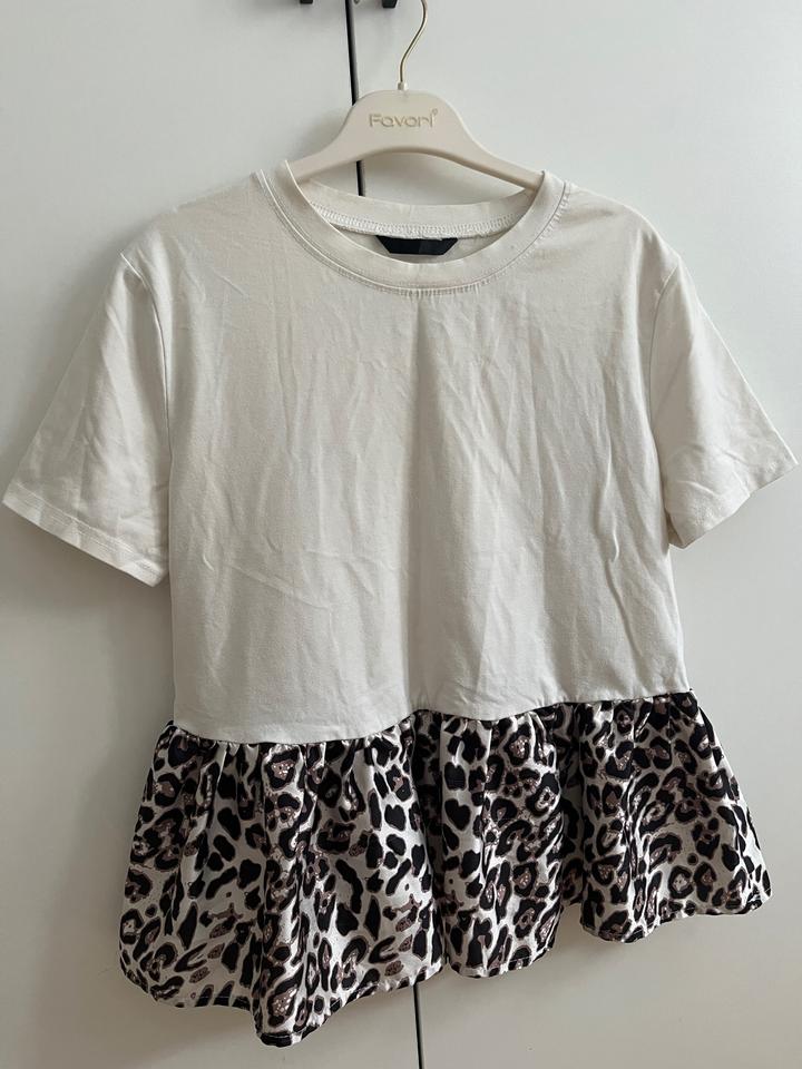 SHEIN Футболка с леопардовой баской
