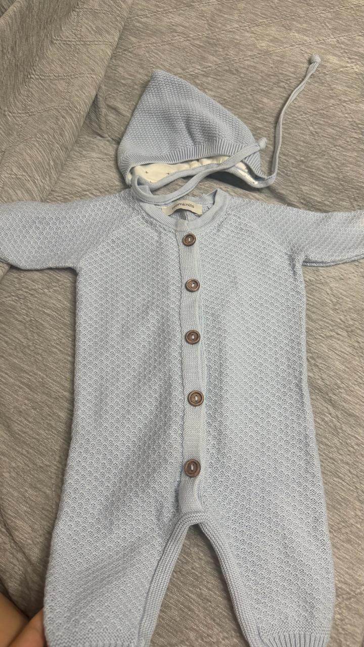 Вязаный комбинезон с чепчиком loomknits